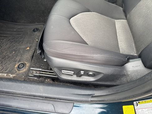 Used 2020 Toyota Camry LE image 10