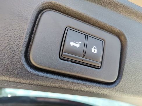 Used 2025 Nissan Pathfinder Platinum w/ Cargo Package image 8