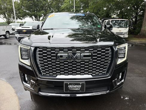 Used 2024 GMC Yukon XL Denali Ultimate AWD/4WD image 3