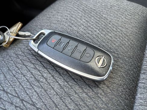 Used 2025 Nissan Rogue SV FWD image 18