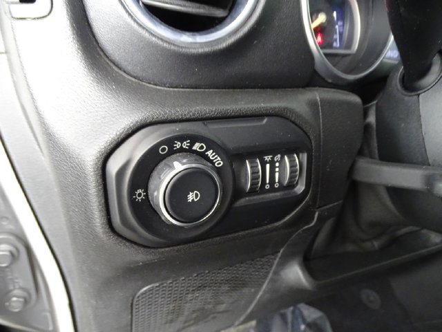 Used 2018 Jeep Wrangler Unlimited Sahara w/ Safety Group AWD/4WD image 16