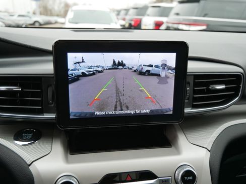 Certified 2024 Ford Explorer XLT w/ Equipment Group 202A image 32