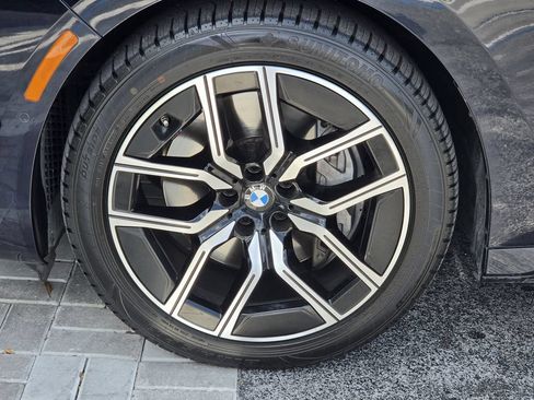 Used 2025 BMW 740i xDrive AWD/4WD image 8