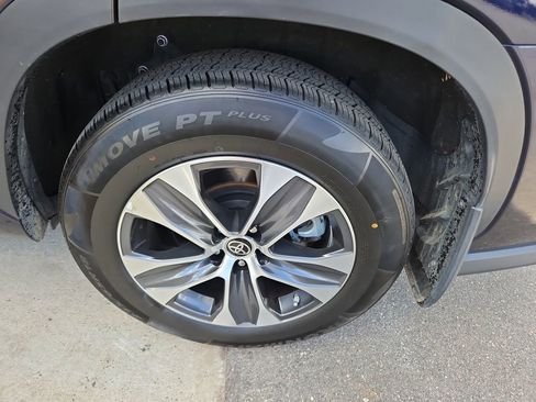 Used 2023 Toyota Highlander XLE image 40