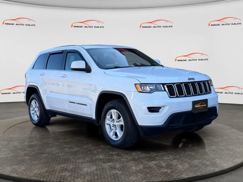 Used 2017 Jeep Grand Cherokee Laredo image 5