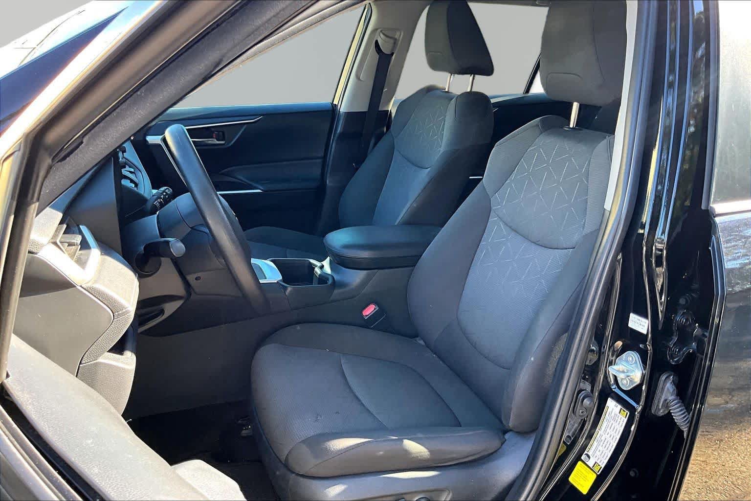 Certified 2022 Toyota RAV4 XLE FWD image 8