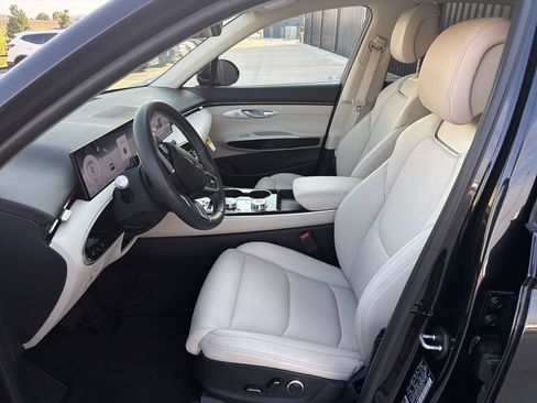 Certified 2026 Genesis GV70 2.5T AWD/4WD image 9