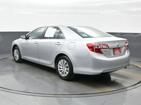 Used 2013 Toyota Camry LE image 4