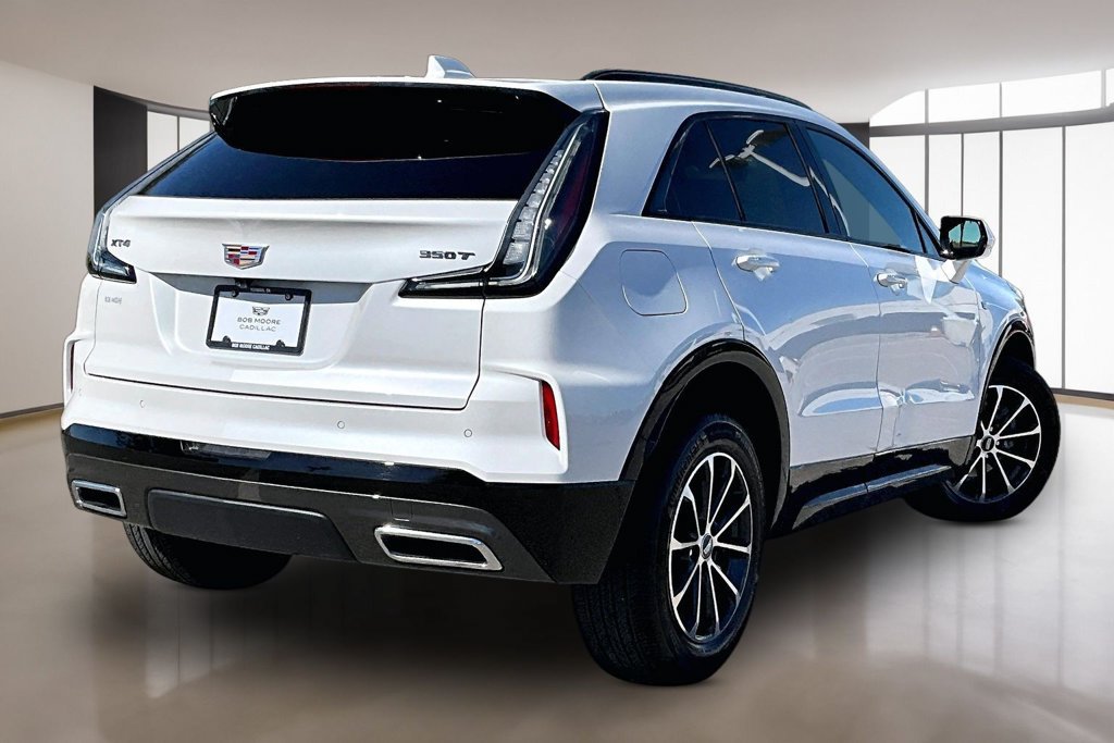 Used 2024 Cadillac XT4 Sport FWD image 2