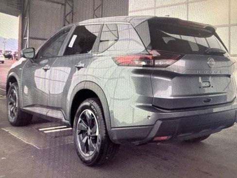 Certified 2025 Nissan Rogue SV FWD image 10