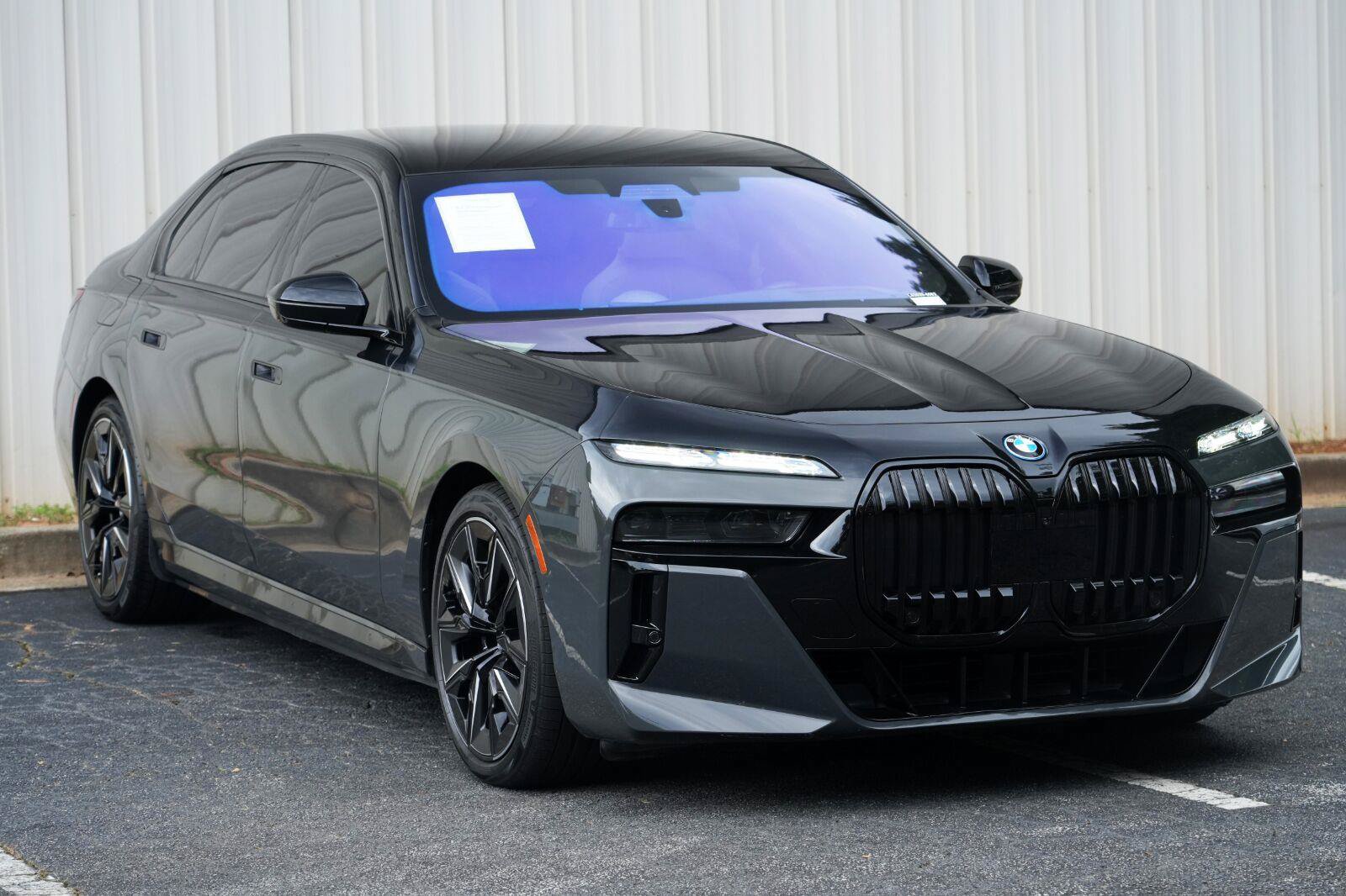 Used 2023 BMW i7 xDrive60 w/ Executive Package 2 AWD/4WD image 67