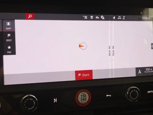 Used 2025 Porsche Macan image 9