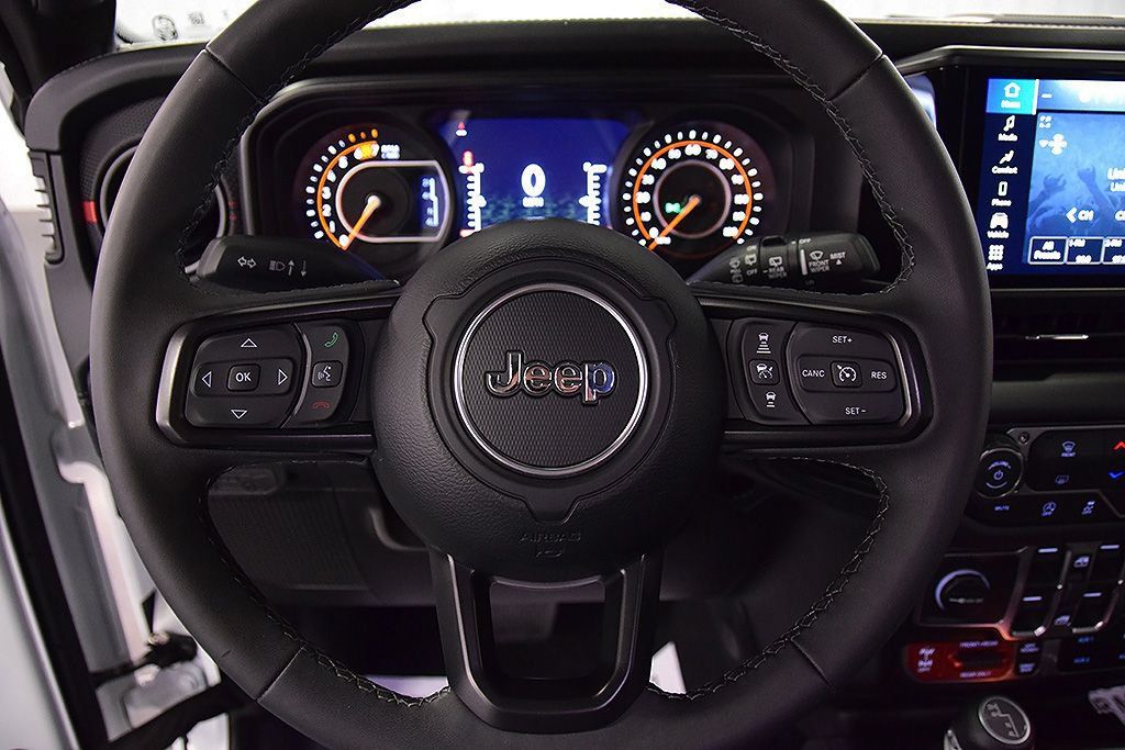 Used 2026 Jeep Wrangler Unlimited Rubicon AWD/4WD image 18