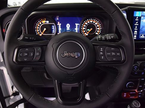 Used 2026 Jeep Wrangler Unlimited Rubicon AWD/4WD image 18