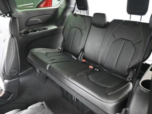 New 2027 Chrysler Pacifica Select FWD image 23