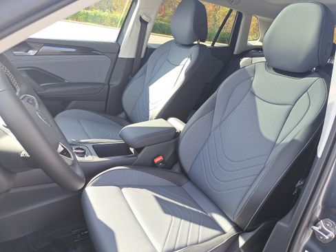 New 2026 Volkswagen Tiguan SE image 15