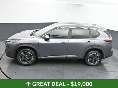 Used 2024 Nissan Rogue SV image 32