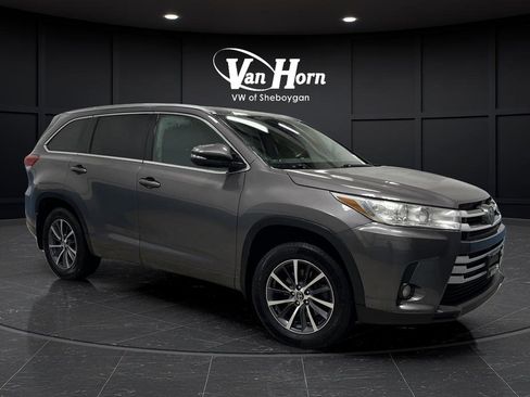 Used 2017 Toyota Highlander XLE image 38