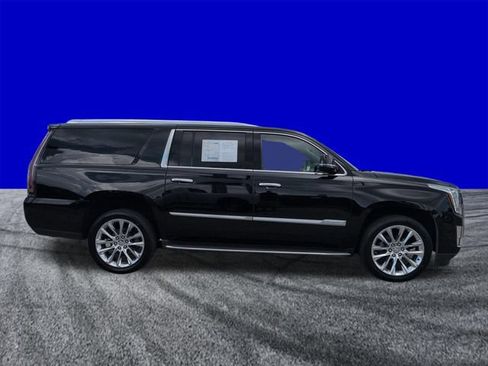 Used 2019 Cadillac Escalade ESV Luxury RWD image 3