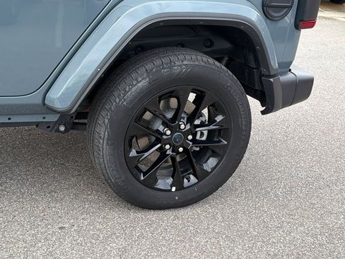 Used 2025 Jeep Wrangler Sahara w/ Safety Group image 12