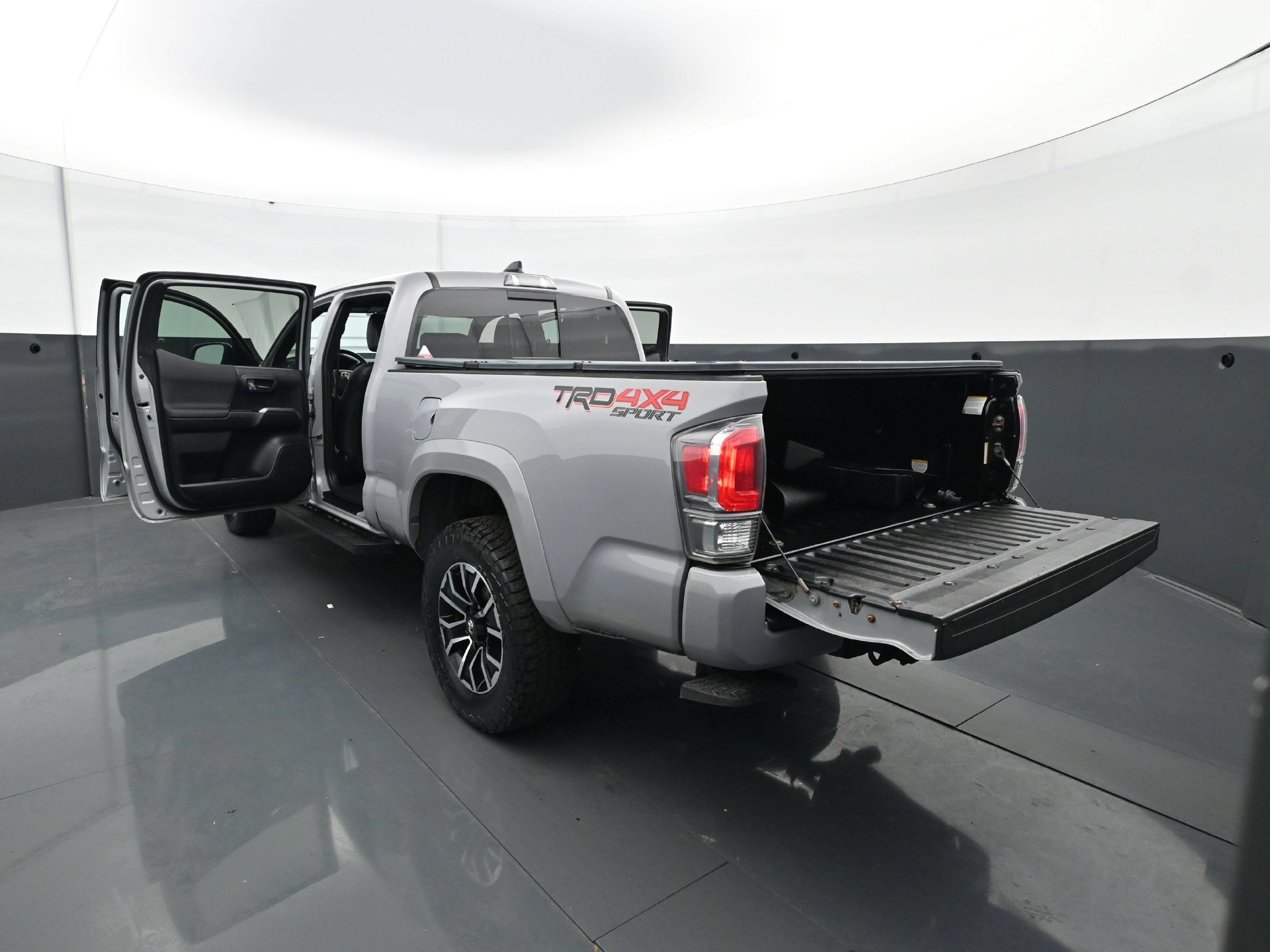 Used 2020 Toyota Tacoma TRD Sport AWD/4WD image 33
