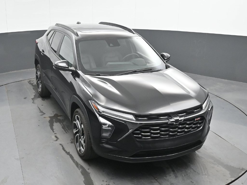 Used 2025 Chevrolet Trax RS w/ Sunroof Package FWD image 32