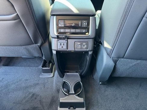 Used 2025 Subaru Ascent Bronze Edition w/ Onyx Package image 19