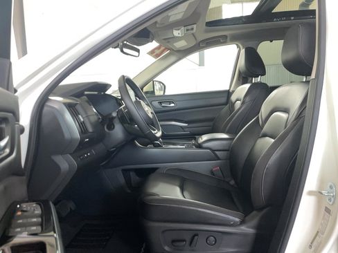 Used 2023 Nissan Pathfinder SL w/ SL Premium Package AWD/4WD image 6