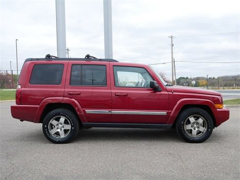 Used 2010 Jeep Commander Sport image 8