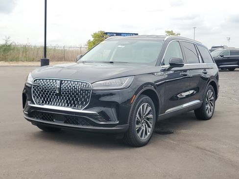 New 2026 Lincoln Aviator AWD image 2