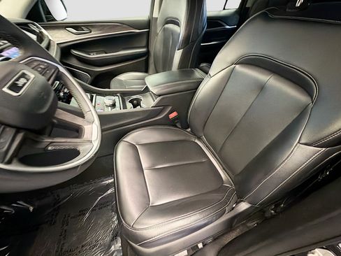 Used 2023 Jeep Grand Cherokee 4WD 4xe image 11
