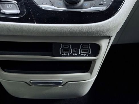 Used 2023 Chrysler Voyager LX FWD image 39