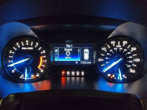 Used 2018 Ford Explorer XLT image 23