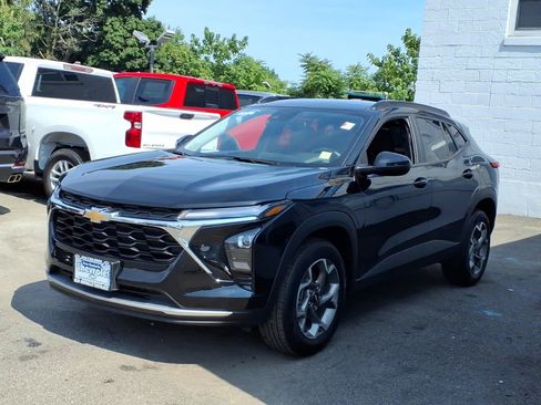 Used 2026 Chevrolet Trax LT w/ LT Convenience Package FWD image 3