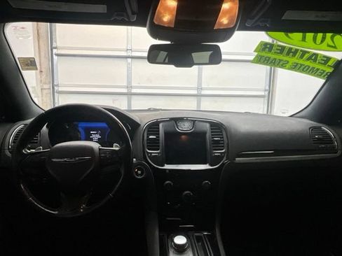 Used 2019 Chrysler 300 S RWD image 3