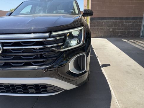 Used 2024 Volkswagen Atlas Peak Edition SEL AWD/4WD image 11