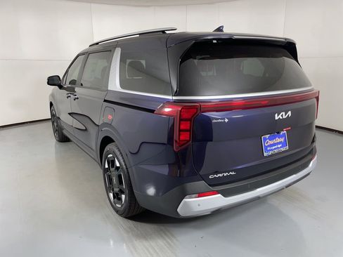 New 2026 Kia Carnival EX image 6