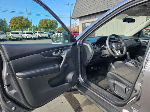 Used 2018 Nissan Rogue S image 21