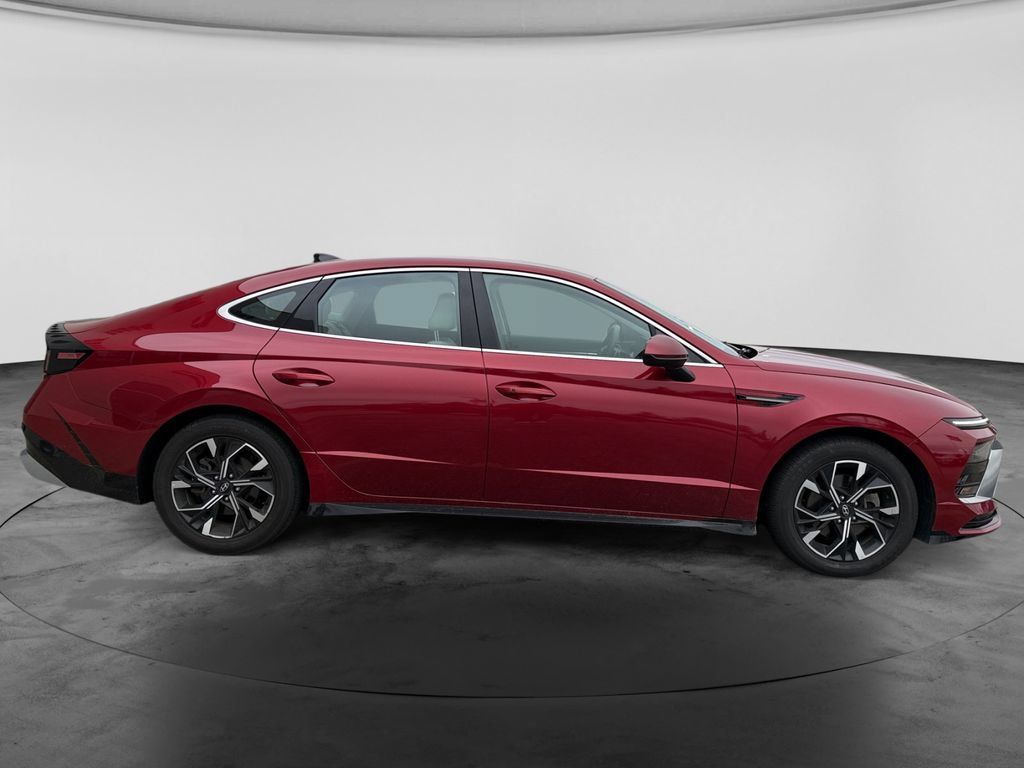Used 2025 Hyundai Sonata SEL FWD image 11