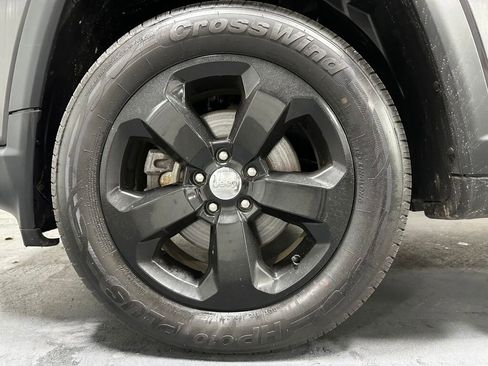 Used 2021 Jeep Compass Latitude w/ Convenience Group AWD/4WD image 5