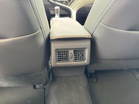 Used 2018 Toyota Camry XLE FWD image 10