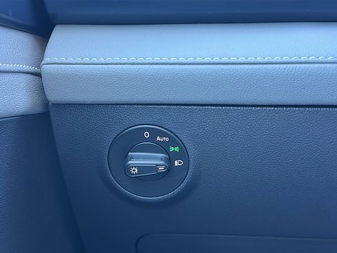 Used 2024 Volkswagen Taos SE w/ MDO Package image 35