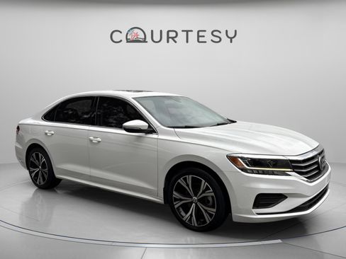 Used 2021 Volkswagen Passat 2.0T SE image 8