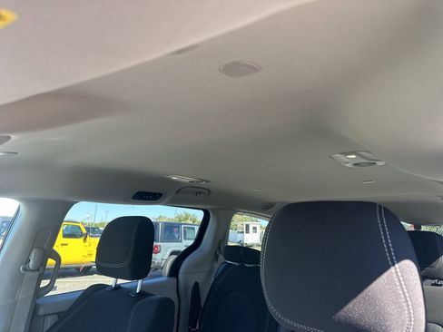 Used 2024 Chrysler Voyager LX image 22