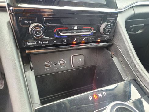 Used 2024 Jeep Grand Cherokee Laredo RWD image 24