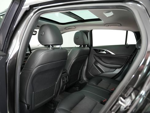 Used 2019 INFINITI QX30 w/ Navigation Package image 32