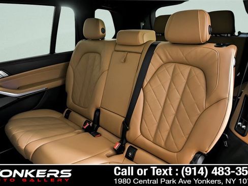 Used 2023 BMW X7 xDrive40i w/ M Sport Package AWD/4WD image 70