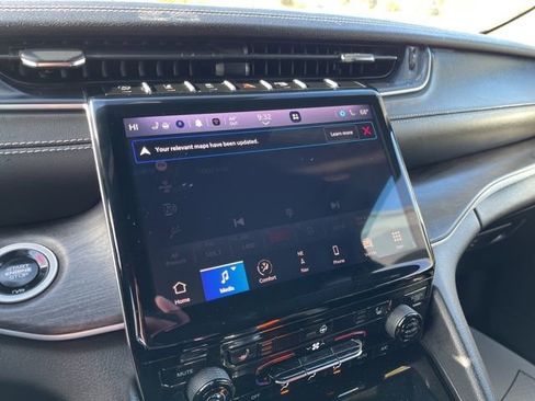 Used 2024 Jeep Grand Cherokee Limited image 38