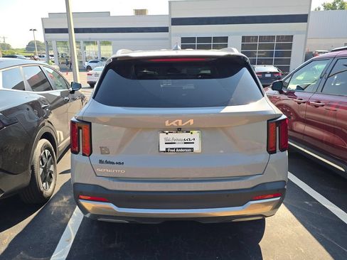 Certified 2025 Kia Sorento EX FWD image 11