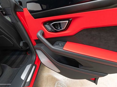 Used 2022 Lamborghini Urus AWD/4WD image 31